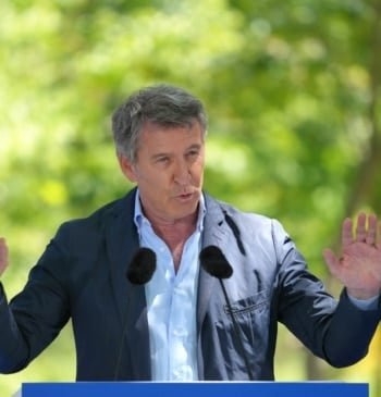 Feijóo no cierra la puerta a Vox y Junts, pero reclama un [...]