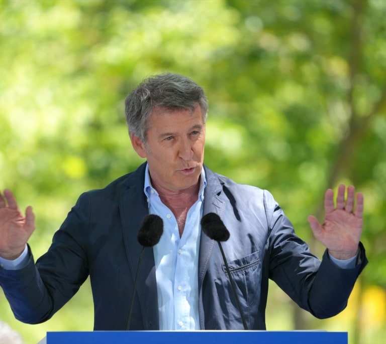 Feijóo no cierra la puerta a Vox y Junts, pero reclama un apoyo masivo al PP para sacar de Moncloa a Sánchez "sin ataduras"