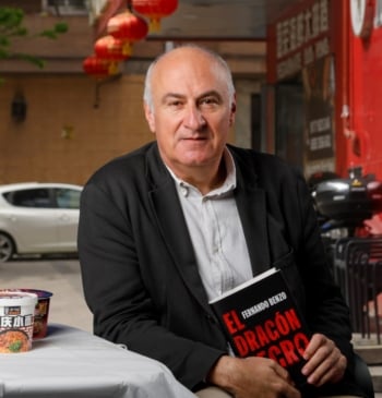 "Al libro lo 'mataron' varias veces pero hoy se lee mas que [...]