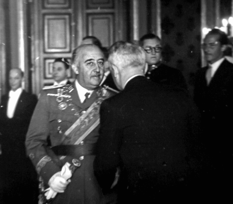 Cuando España celebró el día de la Victoria en Europa como "un nuevo triunfo de Franco"