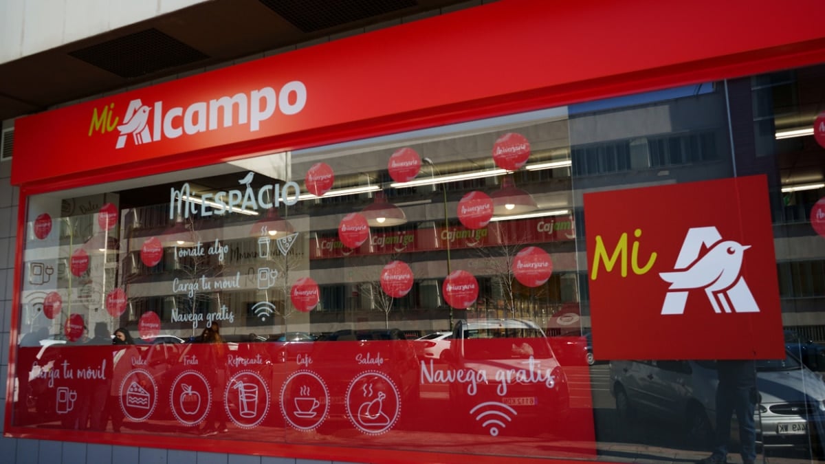 Exterior de un supermercado de Alcampo.