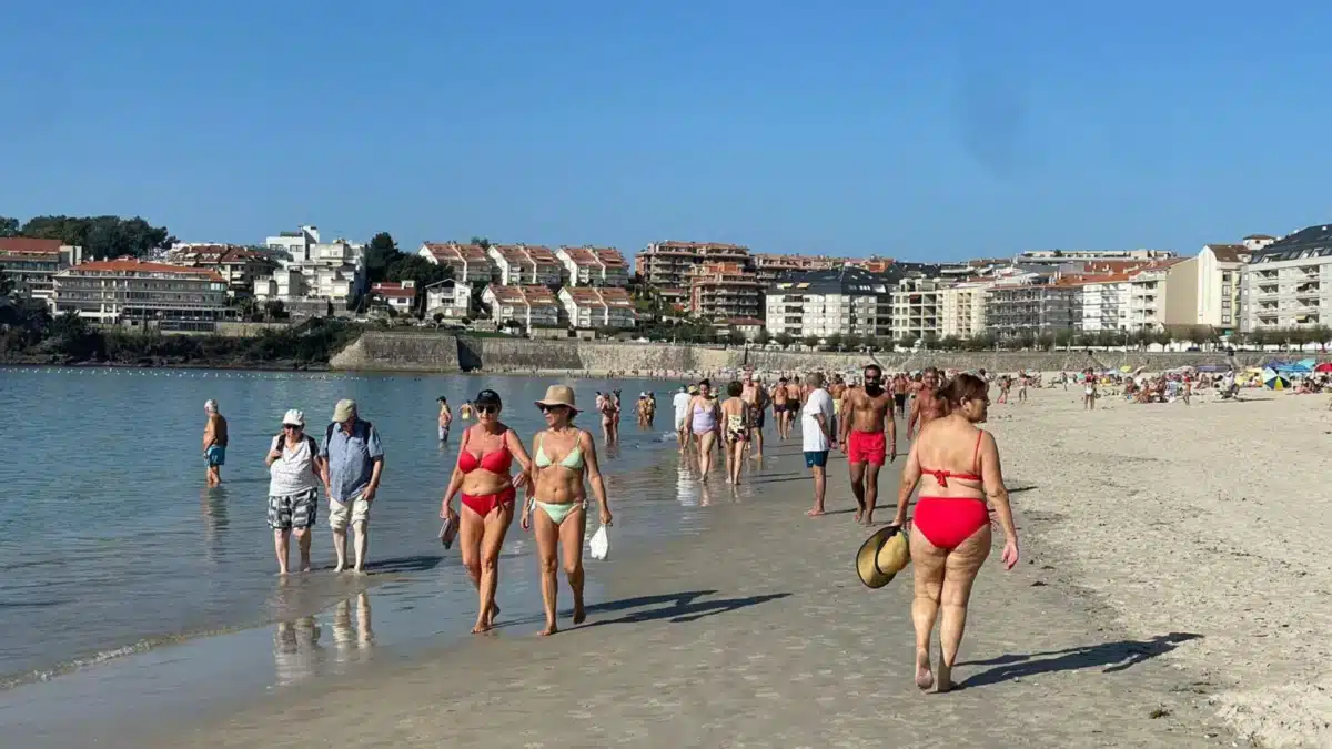 Sol y ambiente en A Coruña: playas llenas en el último jueves de mayo
