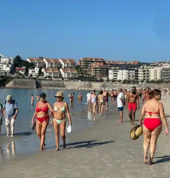 Sol y ambiente en A Coruña: playas llenas en el último jueves [...]