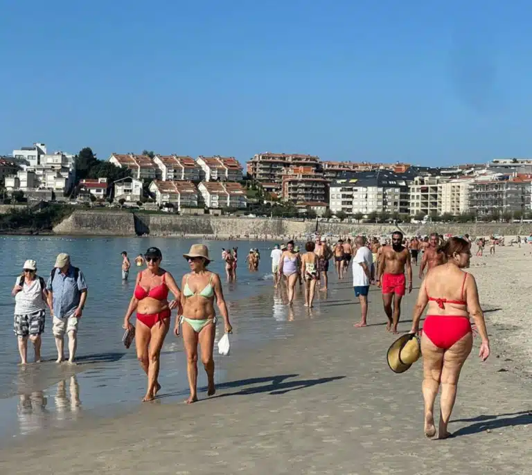 Sol y ambiente en A Coruña: playas llenas en el último jueves de mayo
