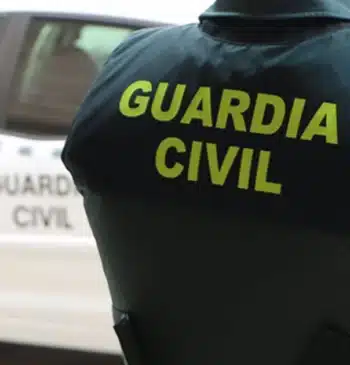 Tres detenidos, dos menores, tras huir de un control en Valencia con [...]