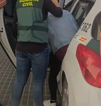 Detienen a una mujer por robar un Rolex y 900 euros en [...]