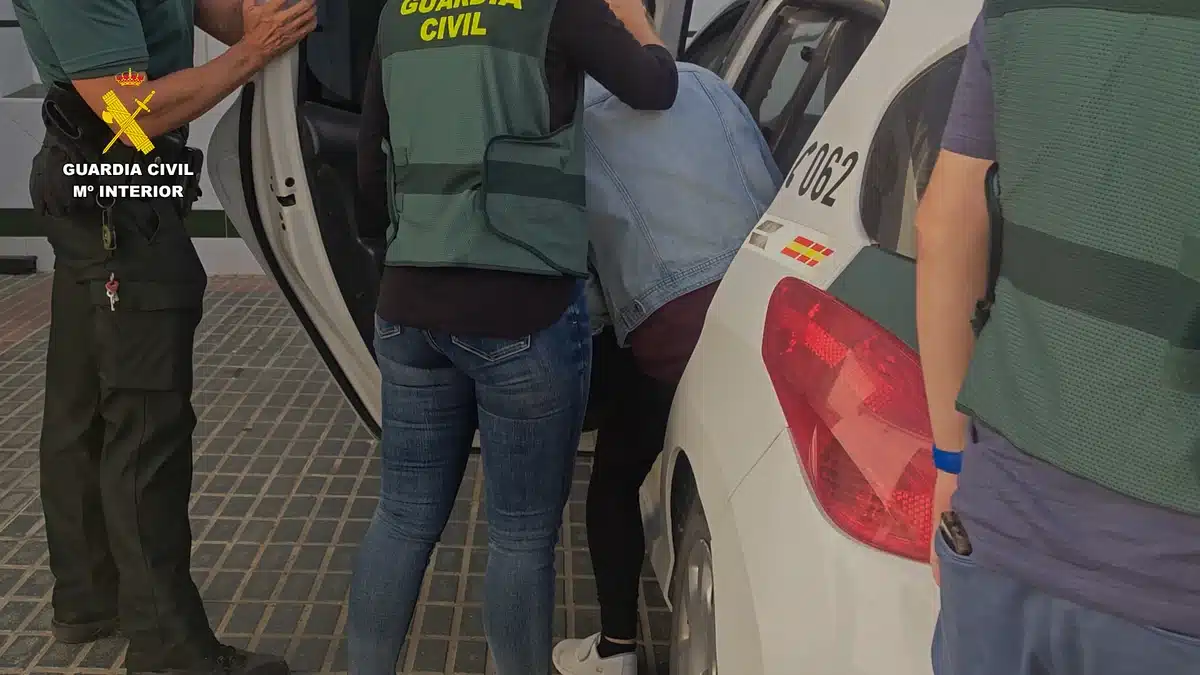 Detienen a una mujer por robar un Rolex y 900 euros en la casa que limpiaba