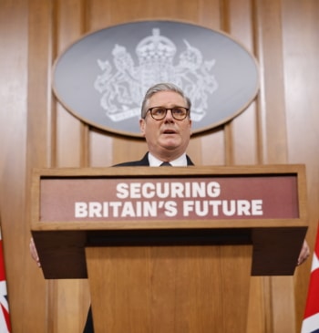 Los planes del laborista británico Starmer para "vaciar" su isla "de extraños"
