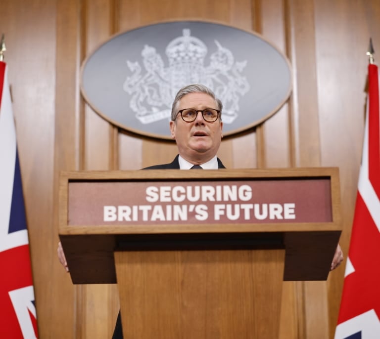 Los planes del laborista británico Starmer para "vaciar" su isla "de extraños"