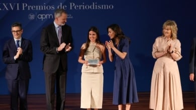 El Rey entrega el premio APM a Irene Dorta y reivindica la necesidad del periodismo: "Es esencial para la vida democrática"
