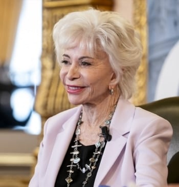 Isabel Allende: "Si la cosa se pone color de hormiga en EEUU [...]