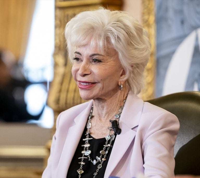 Isabel Allende: "Si la cosa se pone color de hormiga en EEUU tendré que irme"