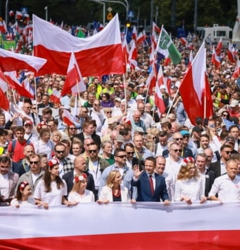 Duelo en Varsovia: los dos candidatos a la Presidencia polaca encabezan sendas [...]