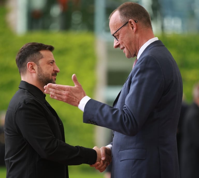 Merz ante Zelenski: "Vamos a construir armas de largo alcance con Ucrania"