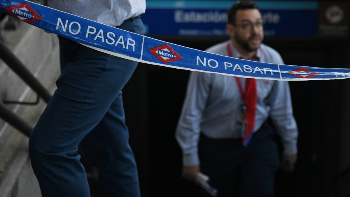 Cierre de una estación de metro de Madrid.