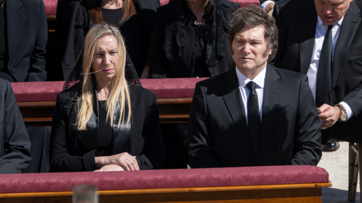 Karina y Javier Milei en Roma durante el funeral del papa Francisco.