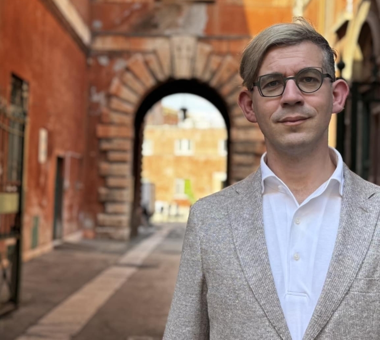 "A diferencia de Francisco, León XIV será un Papa burocrático que arregle los problemas de gobierno de El Vaticano"