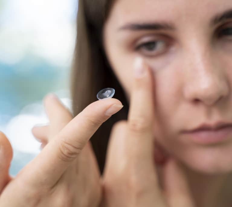 Increíble pero cierto: ver con los ojos cerrados ya es posible con estas lentillas