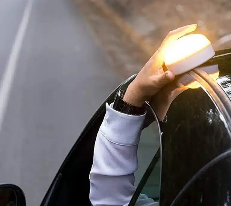 La DGT no lo previó: la luz V16 tiene un importante problema que la invalida