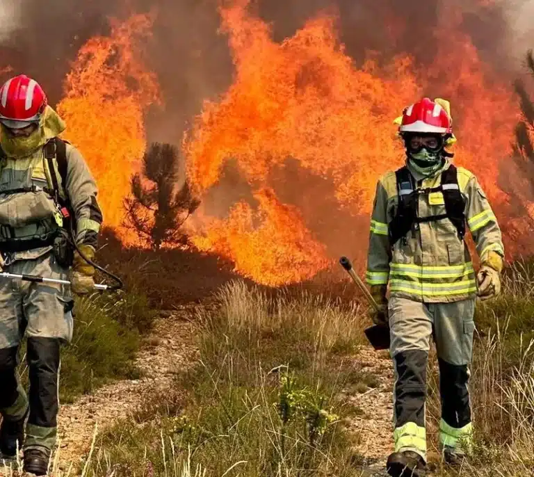 19 incendios requieren la ayuda del Estado, a la que se sumarán dos aviones italianos