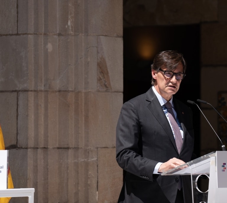 El plan para el catalán de Illa: 1.200 millones para conseguir 600.000 nuevos hablantes hasta 2030