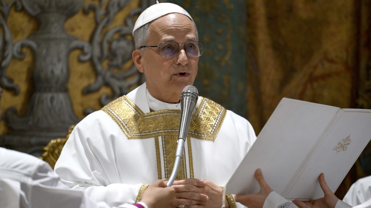 El papa León XIV oficia este viernes, su primera misa en la Capilla Sixtina ante los 133 cardenales