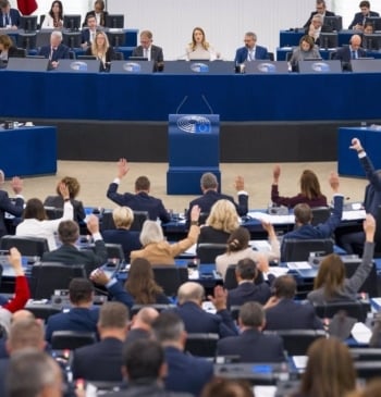 Europa abre una nueva etapa en su relación con China eliminando las [...]
