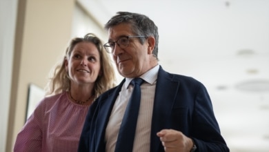 El PSOE se compromete con Sumar a apoyar el embargo de armas a Israel en el Congreso, que queda en manos de Junts