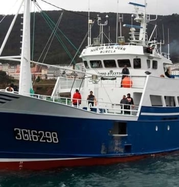 Evacuado en estado grave un tripulante de un pesquero gallego