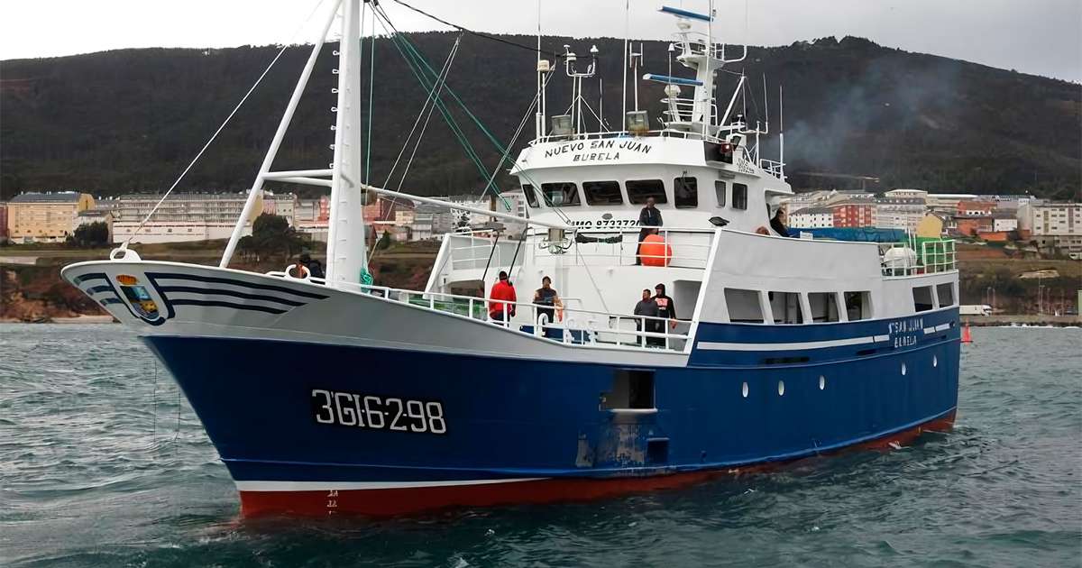 Evacuado en estado grave un tripulante de un pesquero gallego