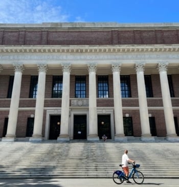 Harvard demanda a la Administración Trump por prohibir la matriculación de alumnos [...]