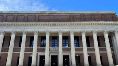Harvard demanda a la Administración Trump por prohibir la matriculación de alumnos extranjeros