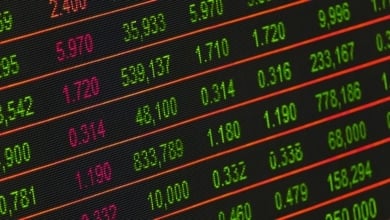 La lista de acciones sobrevaloradas de la bolsa con más potencial negativo