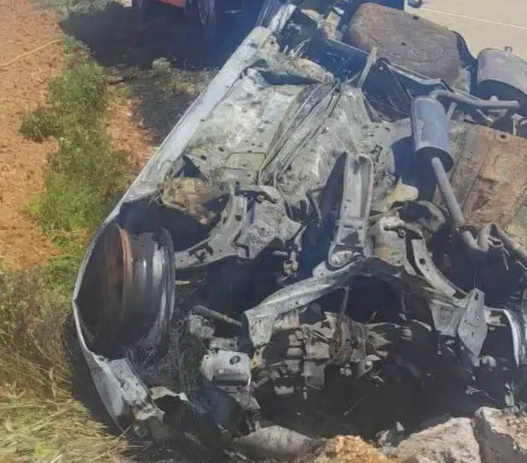 Encuentran cuerpo de una persona calcinada en el interior de un vehículo