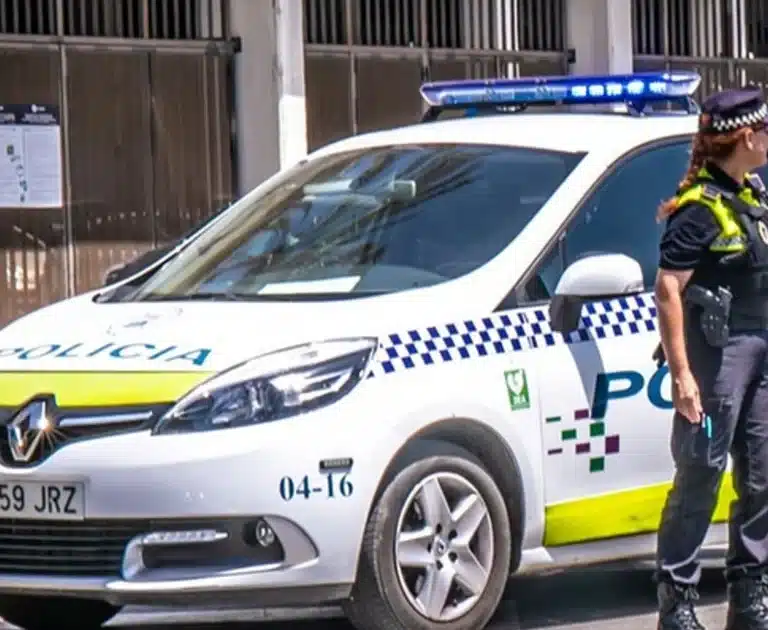 Detenido tras chocar drogado con un coche policial