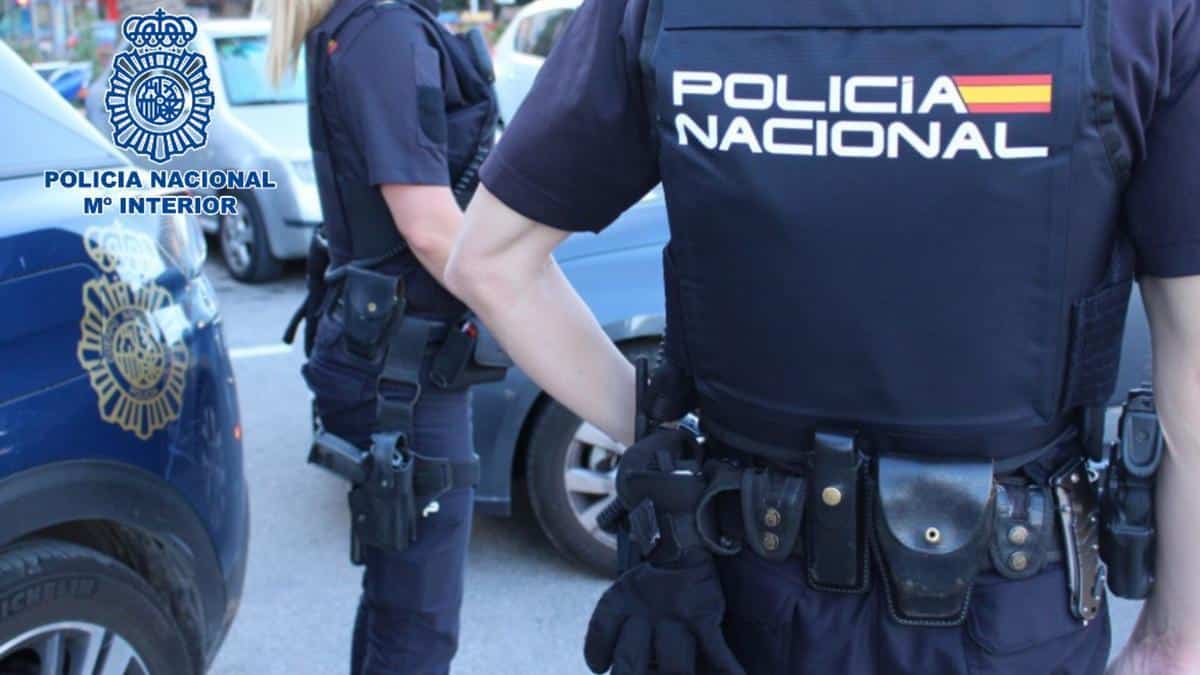 Muere abatido por la Policía un hombre que intentó robar con un cuchillo a una taxista en Gran Canaria