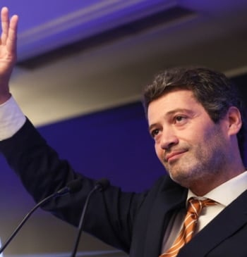 La ultraderecha se convierte en líder de la oposición en el Parlamento [...]