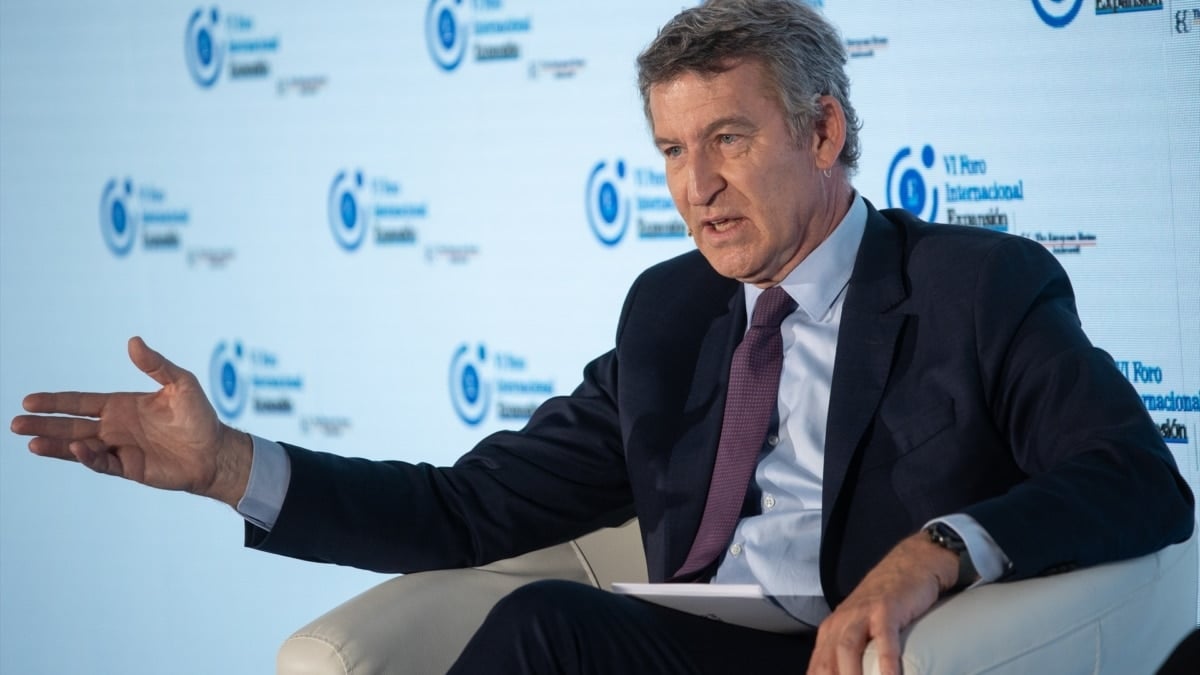 El presidente del PP, Alberto Núñez Feijóo, interviene durante la segunda jornada del VI Foro Internacional Expansión, en el Parador de Alcalá de Henares, este jueves