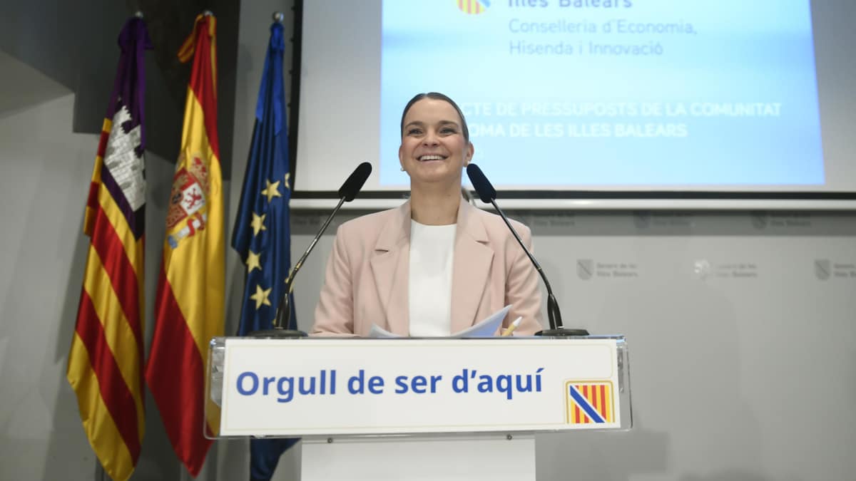 La presidenta de Baleares y del PP balear, Marga Prohens, este viernes, en una comparecencia en Palma para abordar el acuerdo de Presupuestos con Vox