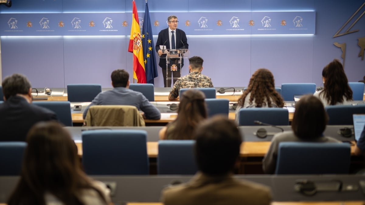 El portavoz del PSOE en el Congreso de los Diputados, Patxi López, durante una rueda de prensa este martes