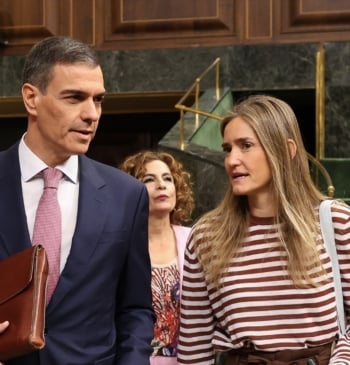 El apagón pasa factura al PSOE y dispara al PP, que queda [...]