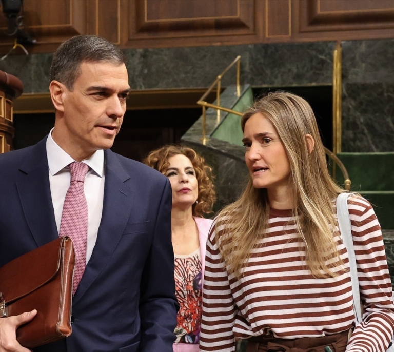 El apagón pasa factura al PSOE y dispara al PP, que queda a menos de tres puntos de Sánchez, según el CIS