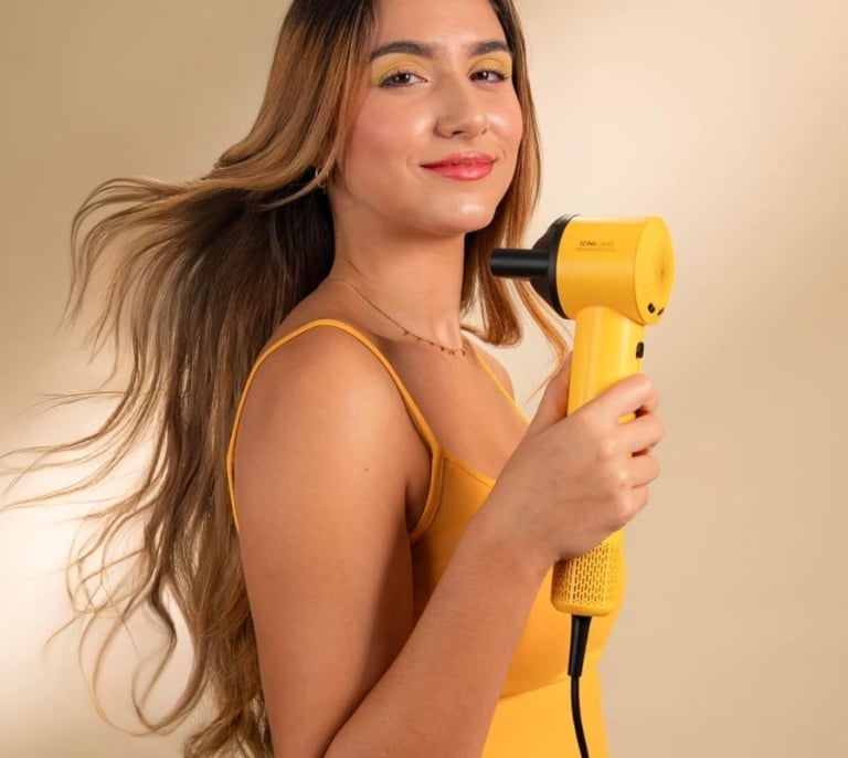 Este es el secador de pelo de Cecotec que elimina el frizz y arrasa en Amazon