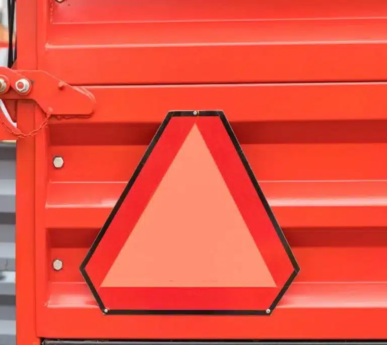 Precaución: si ves esta señal en un vehículo, extrema tu atención al conducir