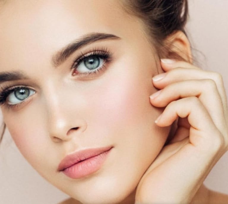 Este es el sérum crece pestañas y cejas súper viral que cuesta sólo 21€