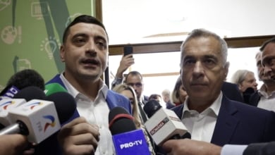 El trumpista Simion denuncia fraude al dar los sondeos la victoria al liberal Dan en Rumanía