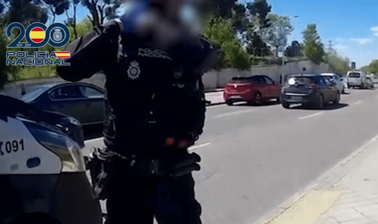 La Policía Nacional tuvo que llevar al hospital a una mujer que se puso de parto en un atasco el día del apagón