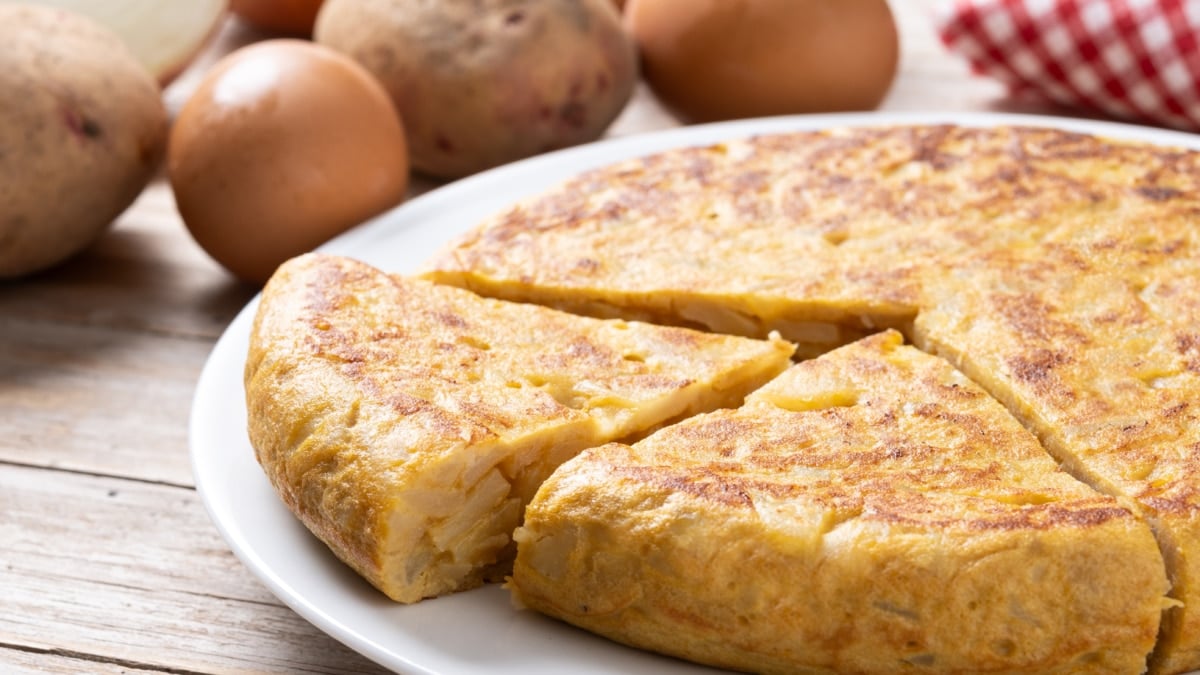 La tortilla de patatas, uno de los platos más típicos de España (y a su vez más complicado)