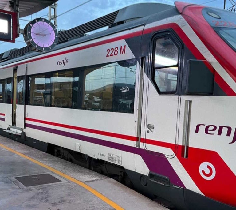 Renfe ofrece cambios y devoluciones, sin coste adicional, por la interrupción del servicio provocada por la ola de incendios