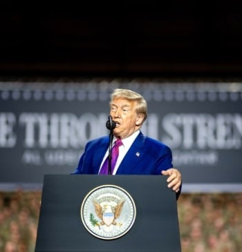 Trump hablará el lunes con Putin y Zelenski para negociar el fin [...]